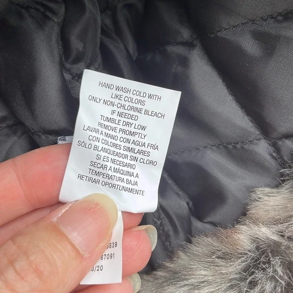 2 brand new winter hats - Picture 9 of 16